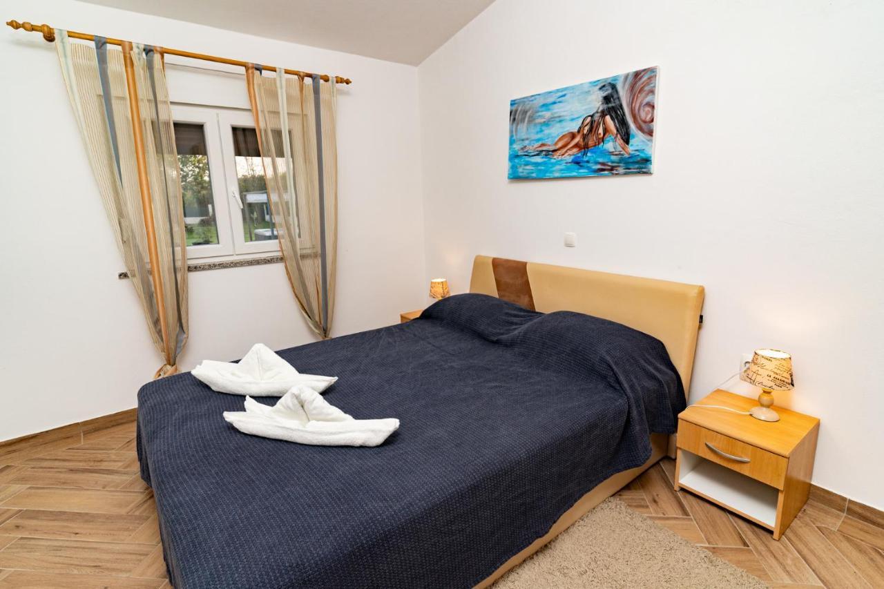 Holiday Home Kerniat Pula Exterior foto