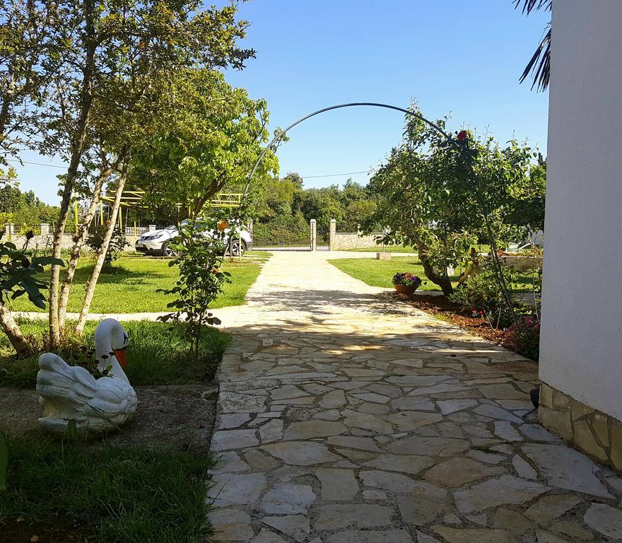 Holiday Home Kerniat Pula Exterior foto