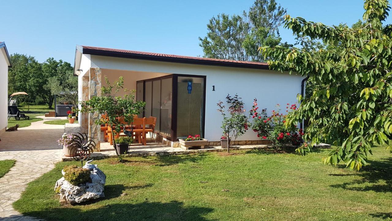 Holiday Home Kerniat Pula Exterior foto